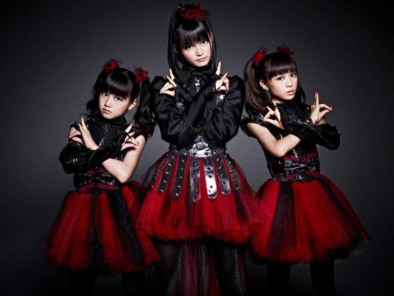 BABYMETAL en sus orígenes como Heavy Music Club de Sakura Gakuin, Suzuka Yui y Moa en 2010-2011