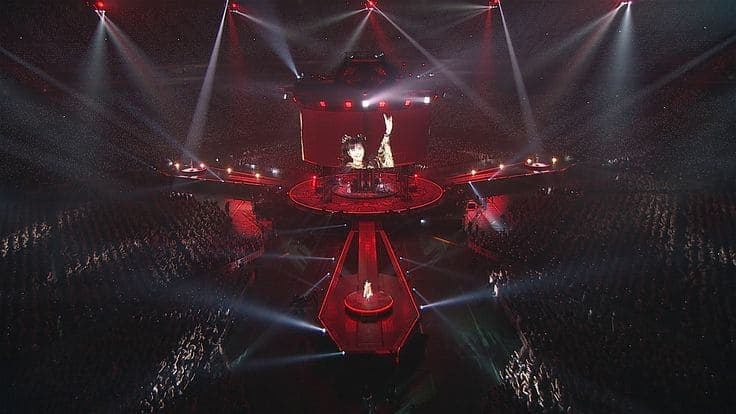 BABYMETAL en el Tokyo Dome en septiembre 2016, Red Night y Black Night, con pirotecnia y producción monumental ante más de 50.000 personas por noche