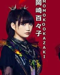 Anuncio oficial de MOMOMETAL en Fox Day el 1 de abril de 2023 en BABYMETAL Begins, Momoko Okazaki revelada como la nueva integrante oficial